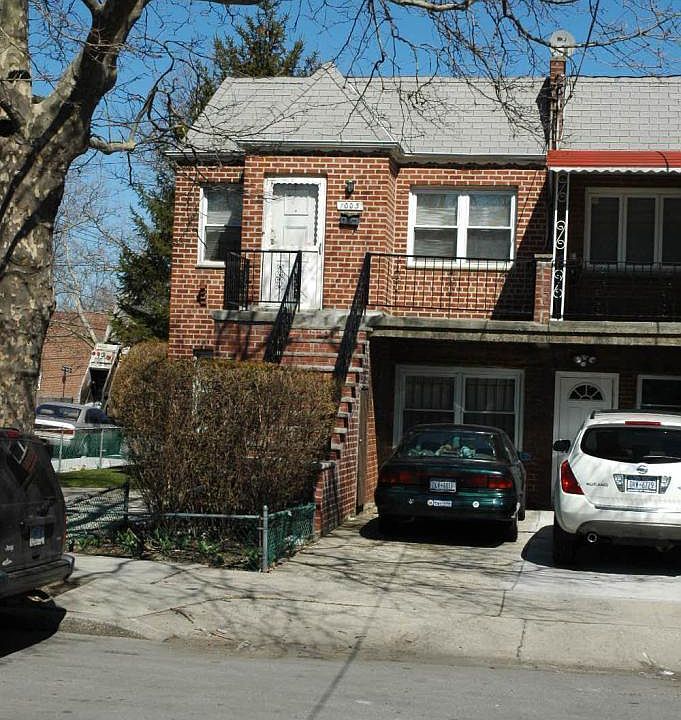 2nd image of 1003 E 103rd St
