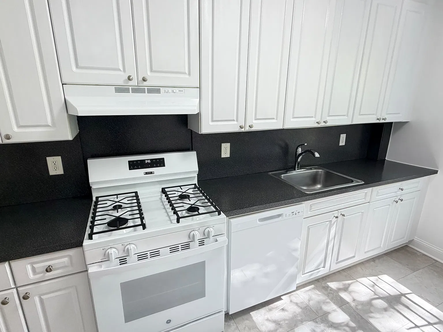 2 bed, 1200 sqft, $3,200 — Photo 4