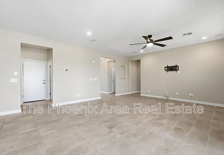 39725 N Hailey Ln — Photo 5