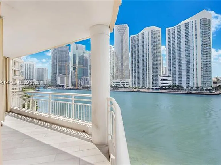 888 Brickell Key Dr #712 — Photo 2