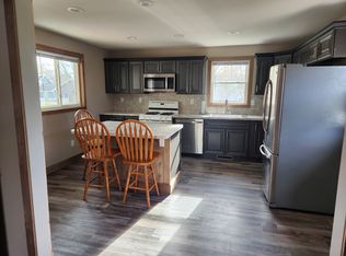 33 Highland Ln, Chatham, IL 62629