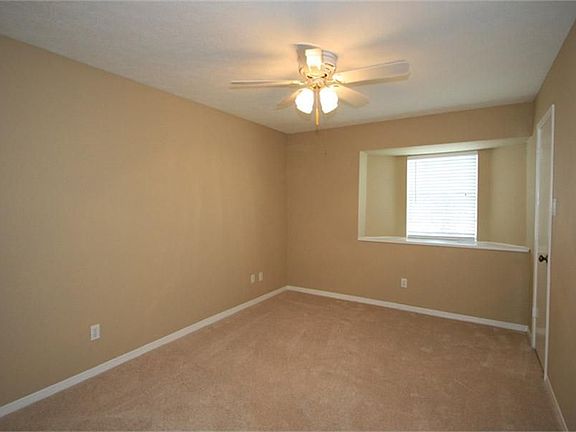 3rd image of 808 Essex Dr