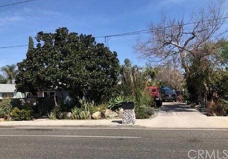 1st image of 260 E 19th St
