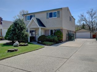 22520 E Thirteen Mile Rd, Saint Clair Shores, MI 48082