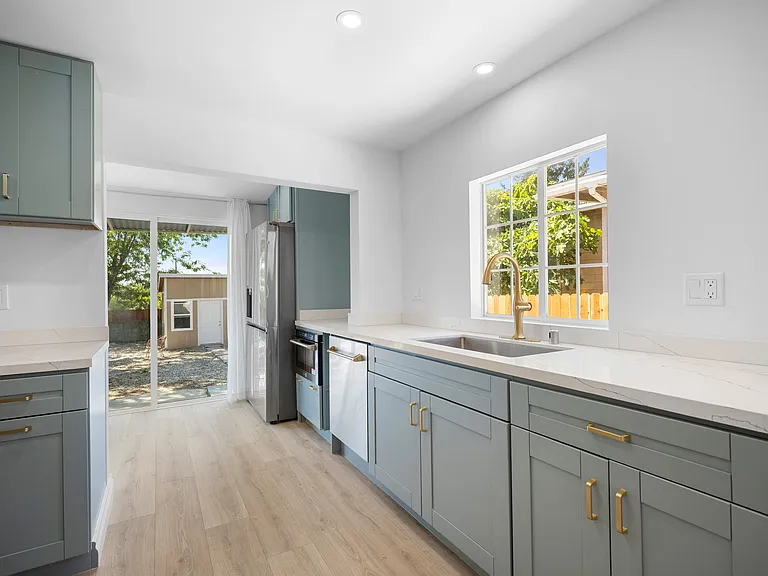 10607 Whitegate Ave — Photo 9