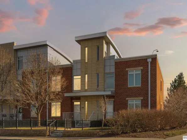 723 Riverfront Dr, Omaha, NE 68102