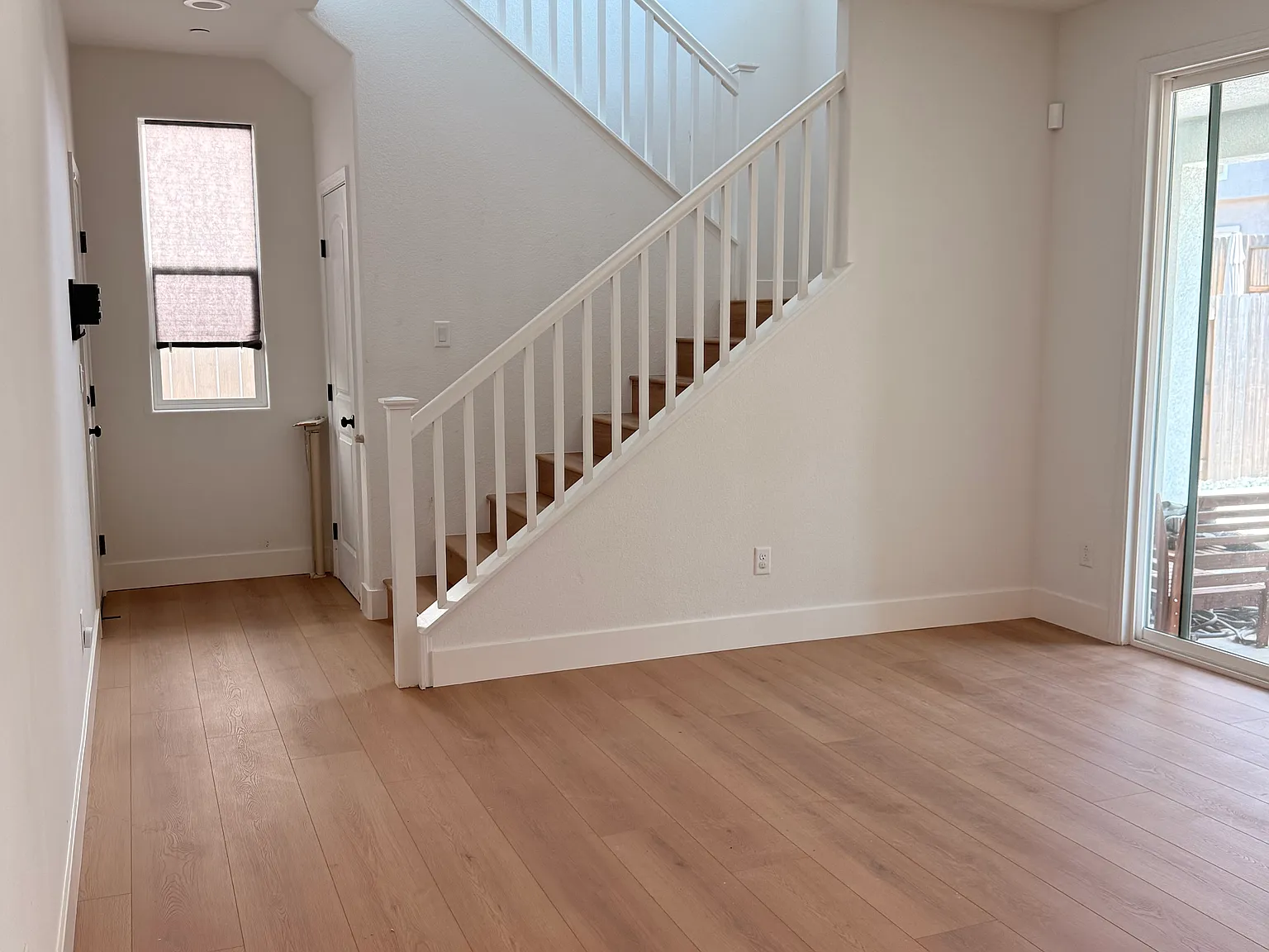 1089 Hopkins St — Photo 4
