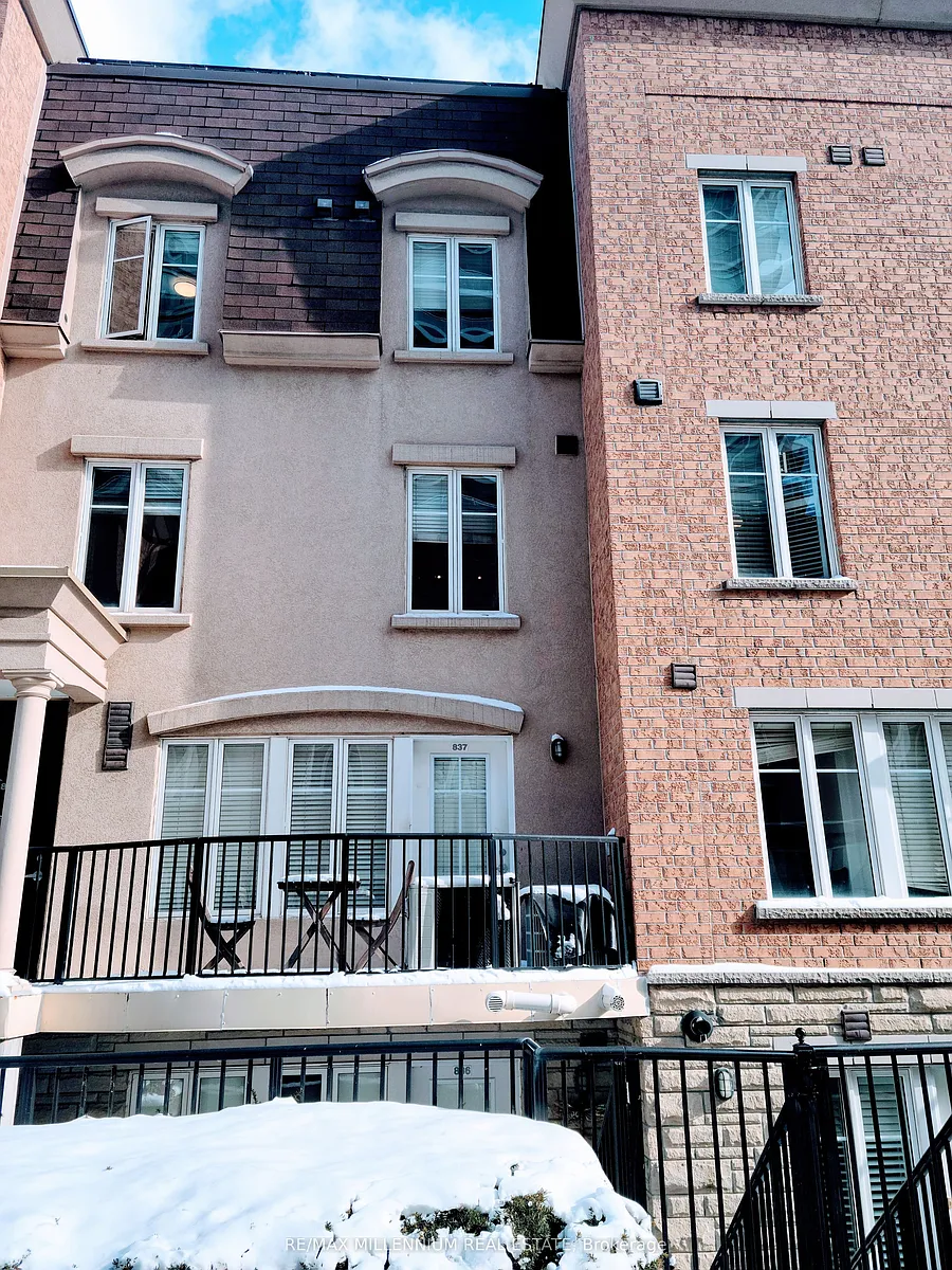 Photo 1 of 34 - 46 Western Battery Rd #837 - Toronto, ON Primary Photo - 46 Western Battery Rd #837