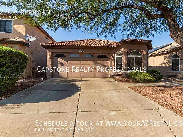 3220 E Kerry Ln — Photo 2