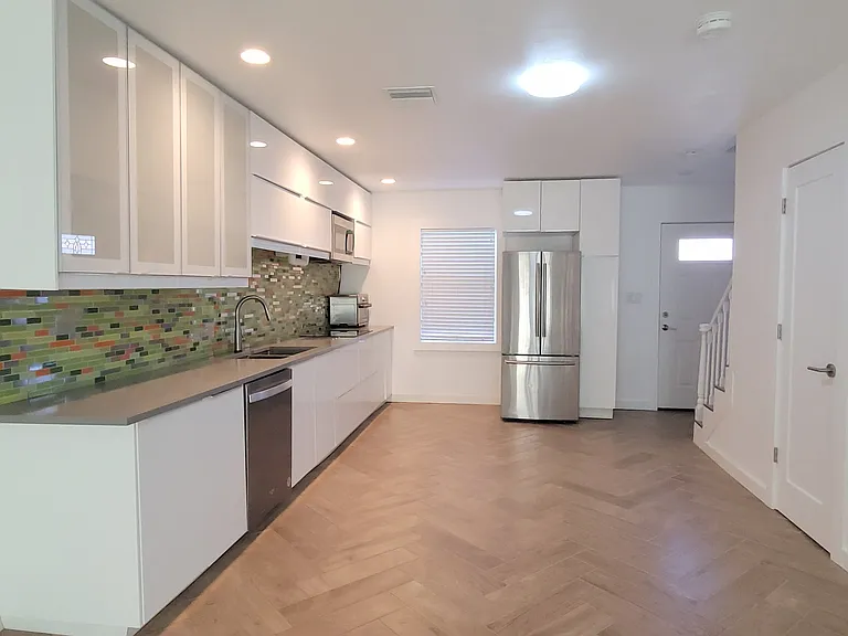 138 E Colonial Ct #77 — Photo 1