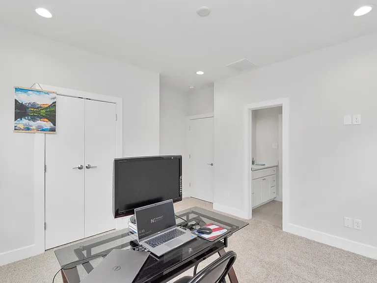 3360 Pinemont Dr — Photo 23
