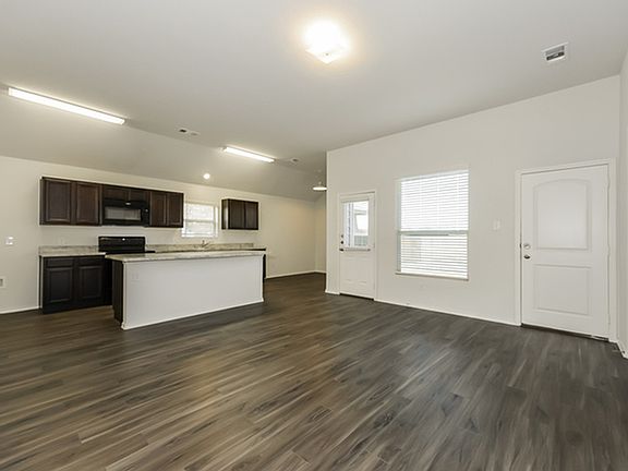 2nd image of 1837 Jasmine Dr