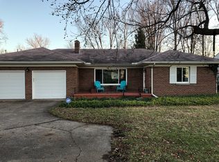 3910 Lake Rd, Sheffield Lake, OH 44054