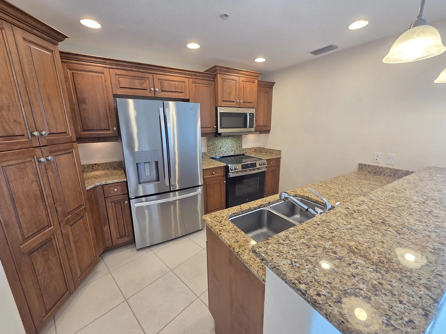 2 bed, 1543 sqft, $2,100 — Photo 2