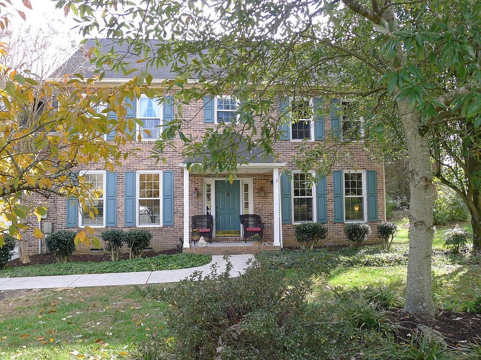 1st image of 601 Woodedge Ln