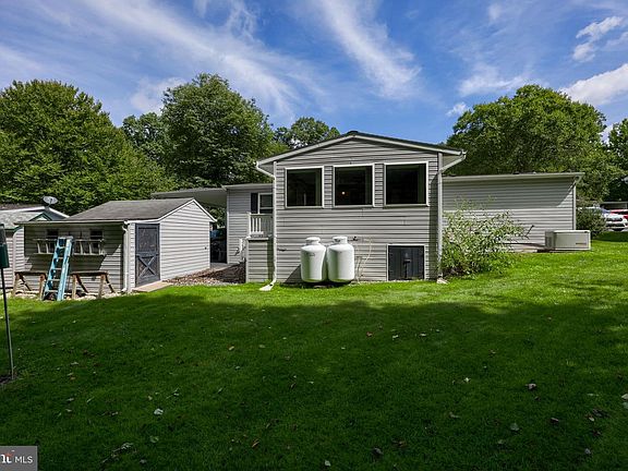 4th image of 322 Maple Ave
