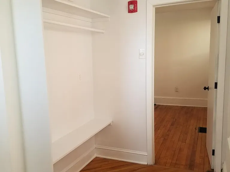 2311 E York St #1R — Photo 9