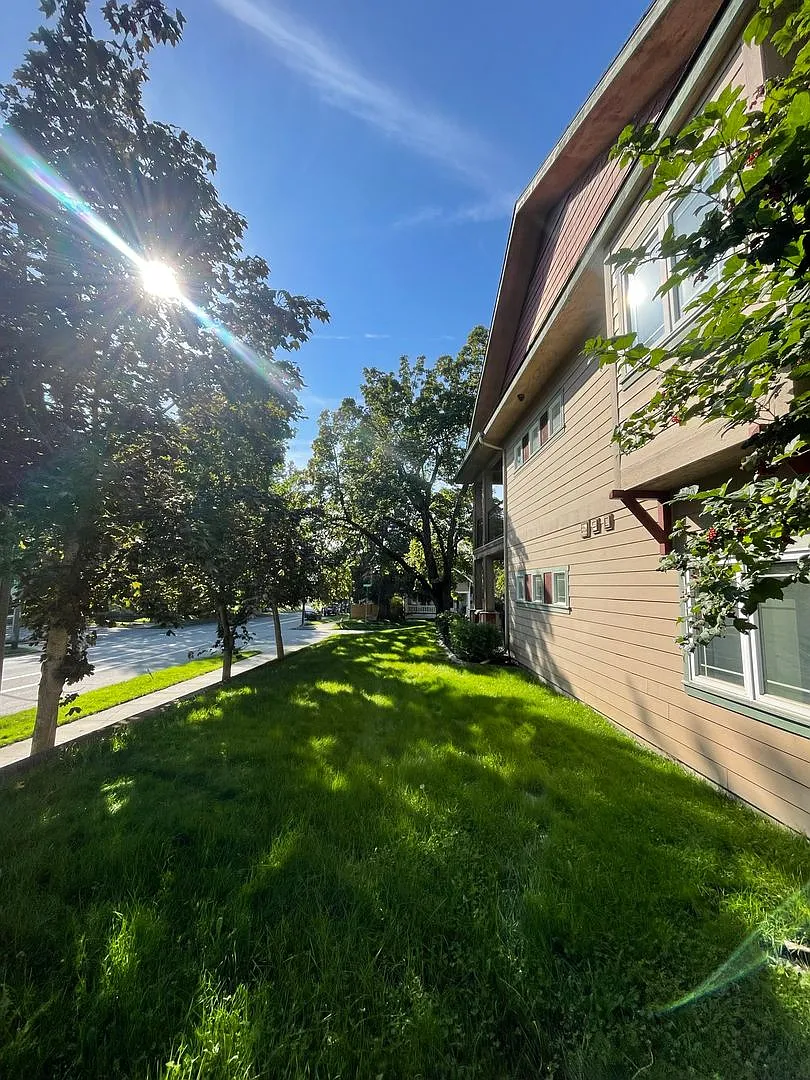 217 E Garden — Photo 3