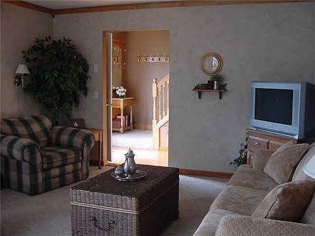 Living Room - looking north