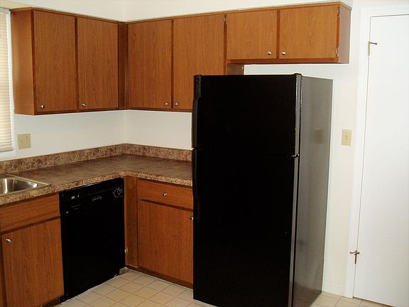 1002 Willard eat in kitchen