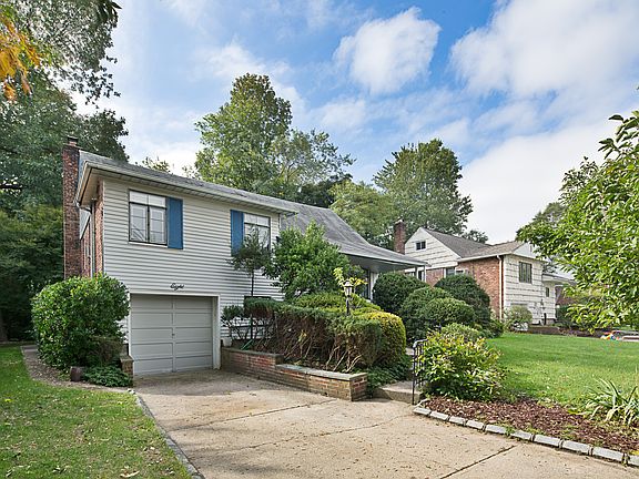 2nd image of 8 Brentwood Ln