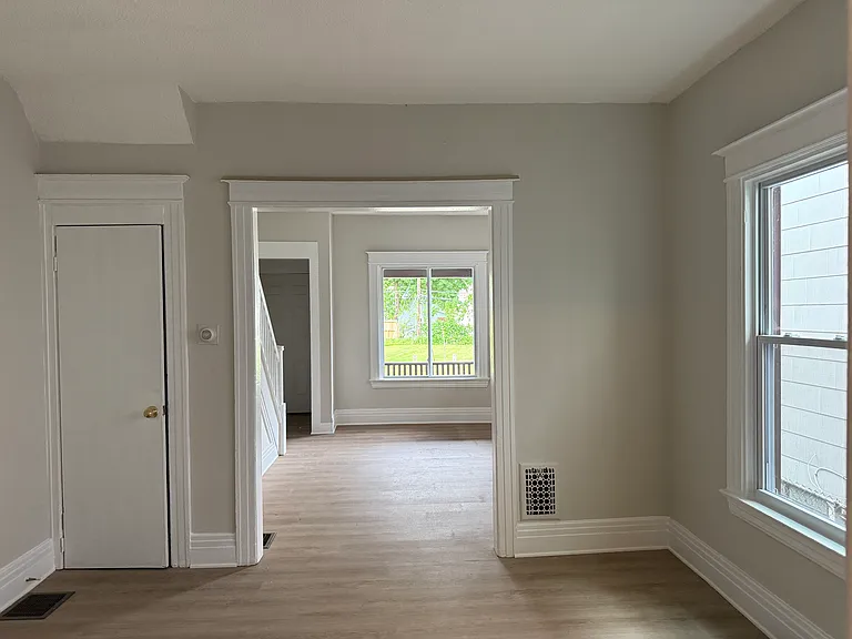 23-25 Trust St — Photo 2