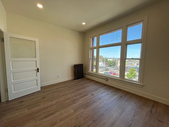 3rd image of 1304 Bay St Unit 7