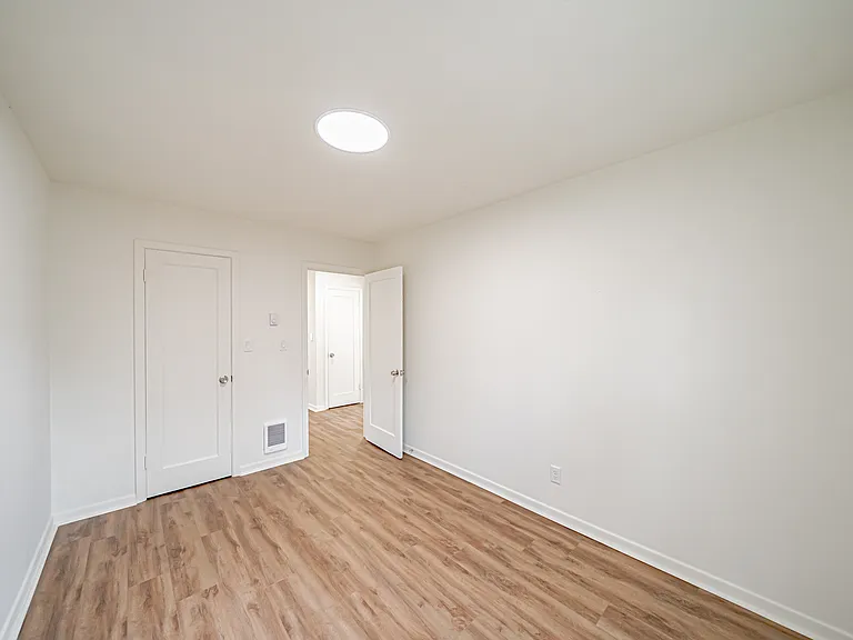 303 W 20th St #1 — Photo 7