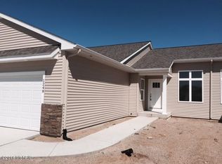 1247 S Village Cir, Kalamazoo, MI 49009