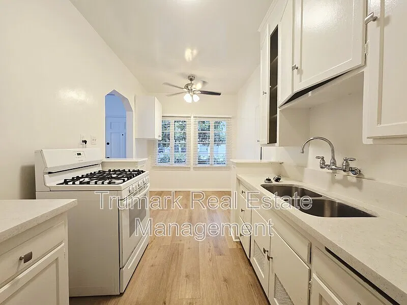 1 bed, 1.0 bath, $2,495 — Photo 2