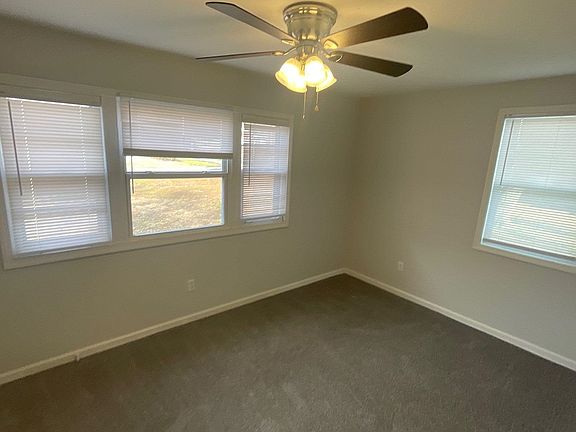 3rd image of 405 Jeanne Dr