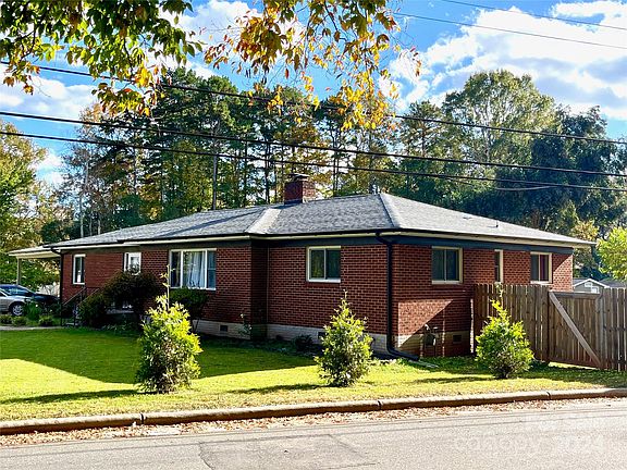 4th image of 3926 Arvin Dr