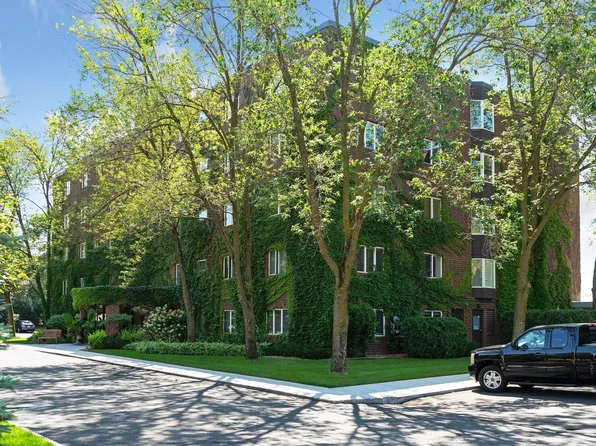 540 Indian Mound St APT 1A, Wayzata, MN 55391