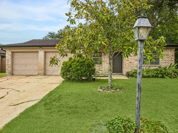 511 Debbie Ln, Alvin, TX 77511