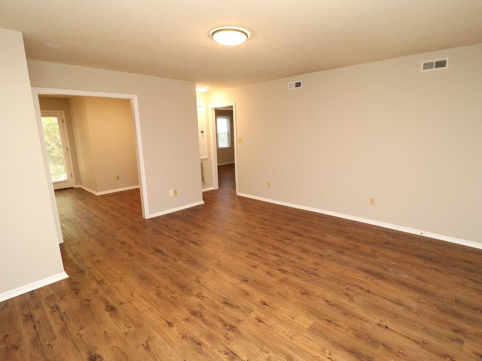 3905 Lexington Dr — Photo 4