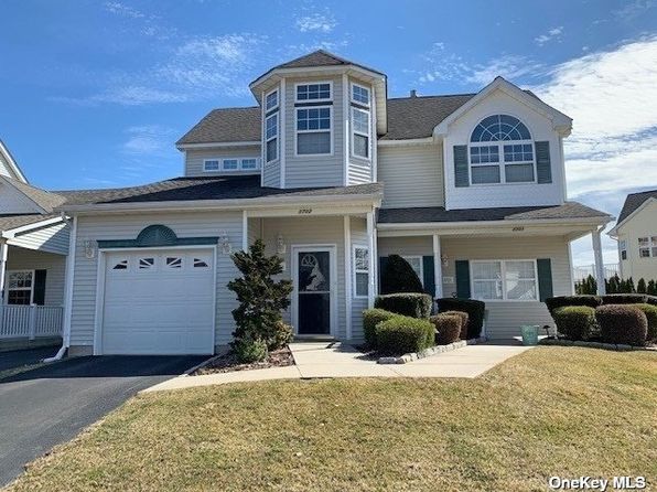 55 Gated Community Riverhead Real Estate 1 Homes For Sale Zillow