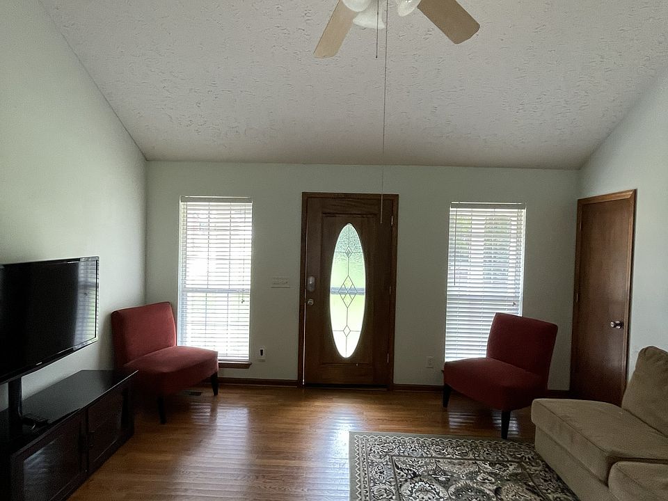1st image of 45 Stone Manor Dr