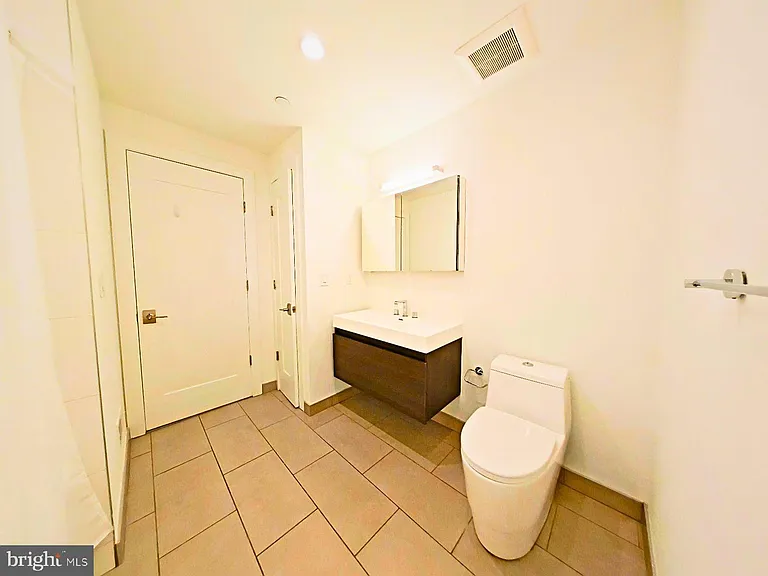 421 Wallace St — Photo 22