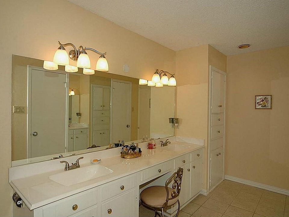 1st image of 2303 Fairway Cir
