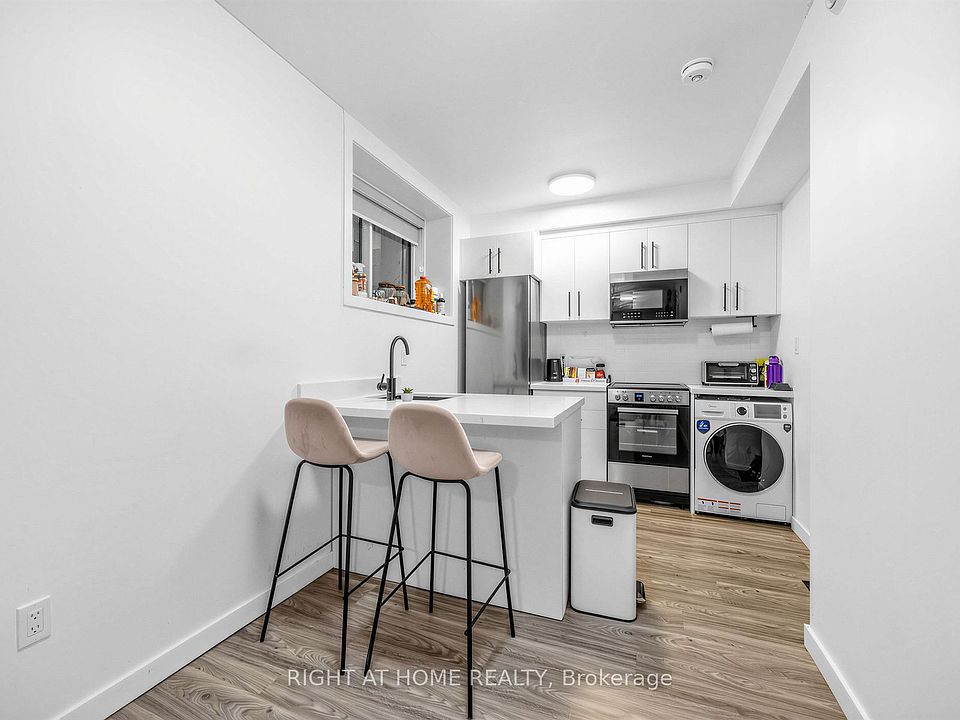 1st image of 148 Glenlake Ave #1