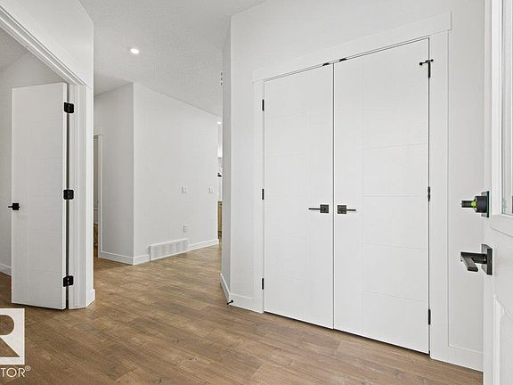 3rd image of 5018 53rd Ave