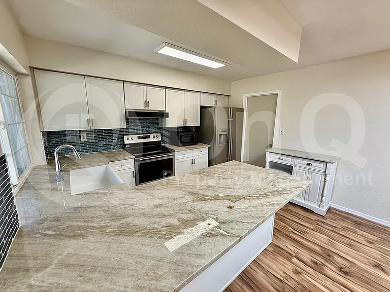2933 S Extension Rd — Photo 5