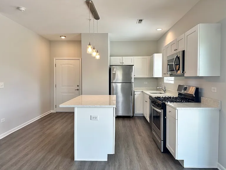 853 E Main St #2F — Photo 3