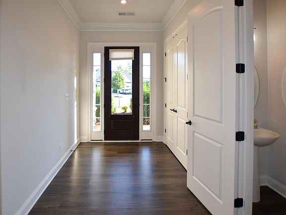 4th image of 327 Claibourne Rd