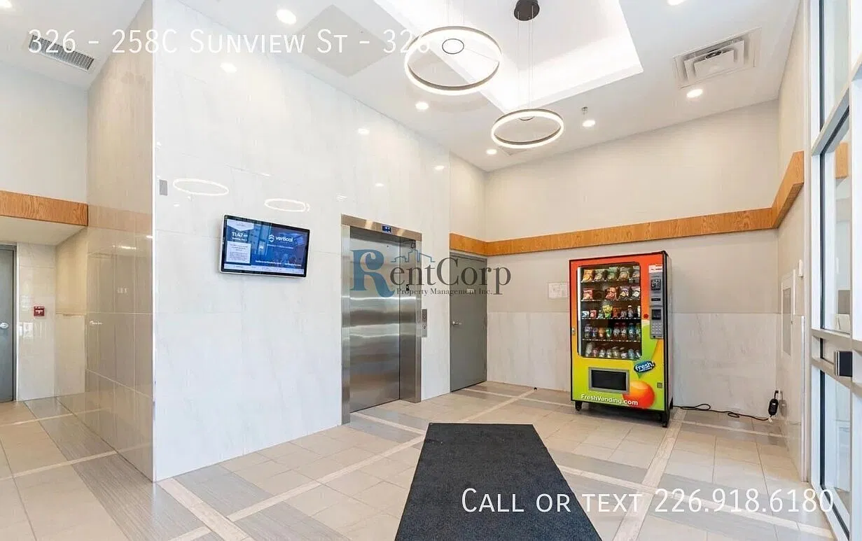 3 bed, 2.0 bath, 961 sqft, $2,950 — Photo 2