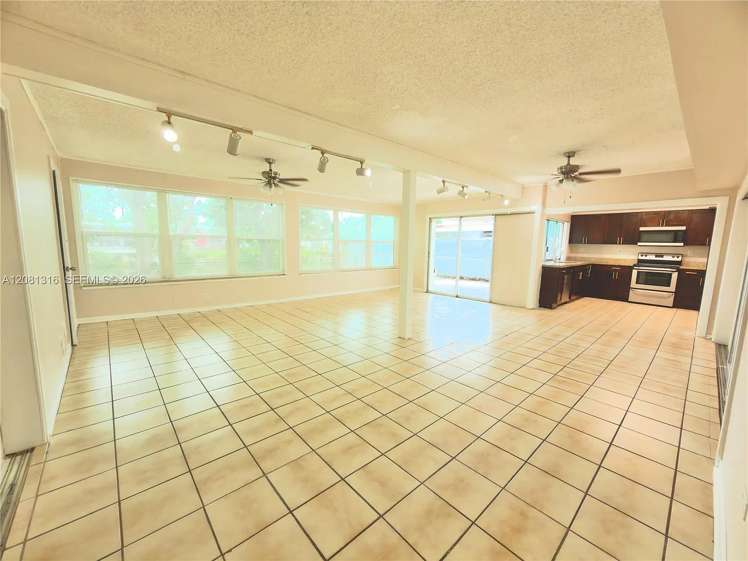 Grandview Blvd, Miramar — Photo 2