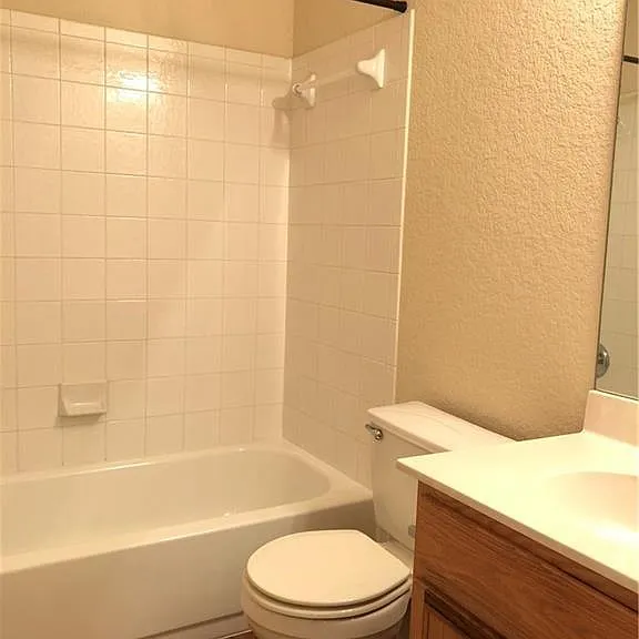 140 Steele — Photo 16