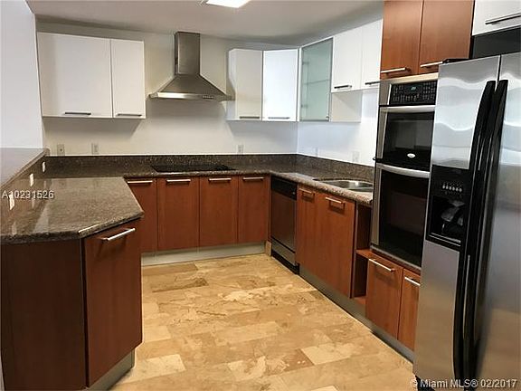 4th image of 170 SE 14th St APT 1201