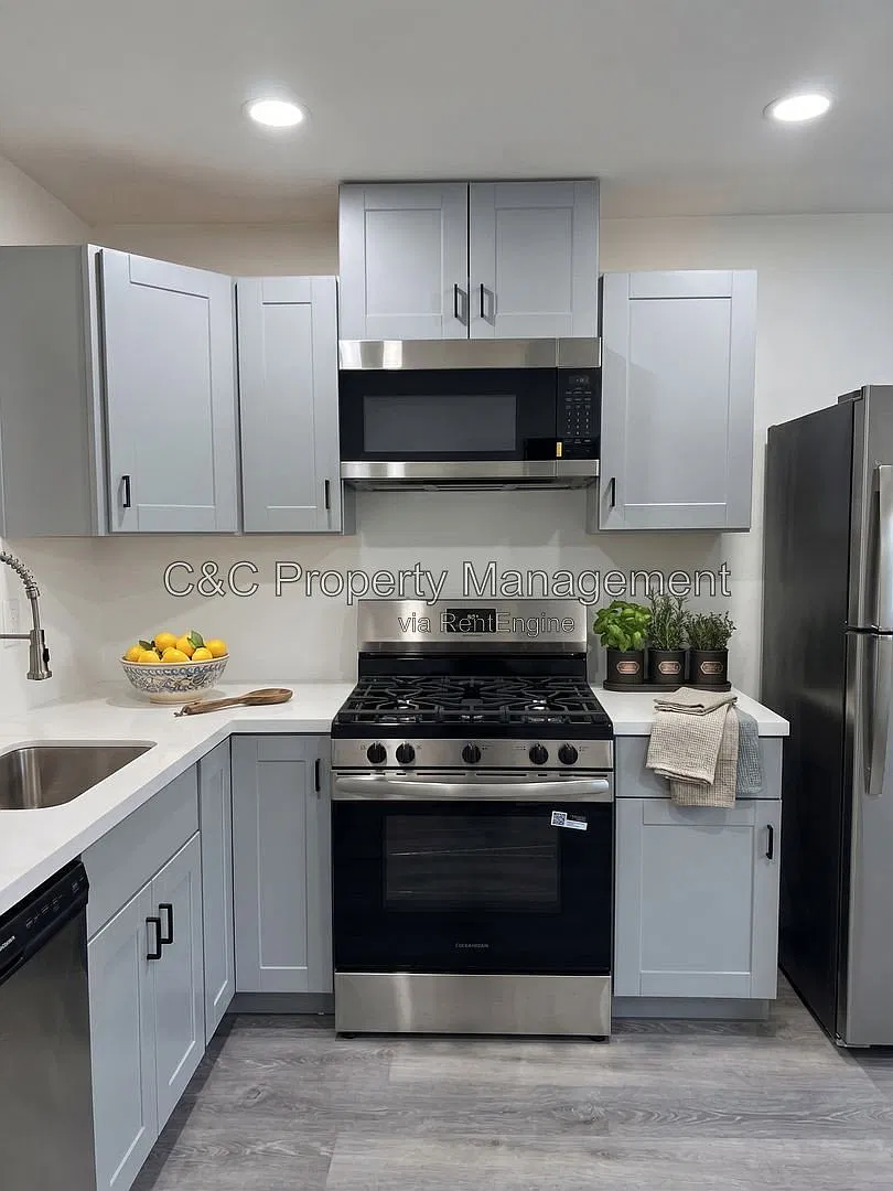 3 bed, 1.0 bath, 1000 sqft, $3,295 — Photo 2