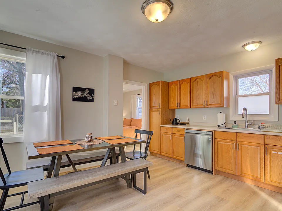 Kitchen & Dining